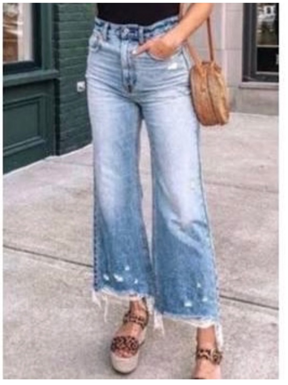 Abercrombie & Fitch Ultra High Rise Cropped Wide Leg Distressed Jeans – Size 30